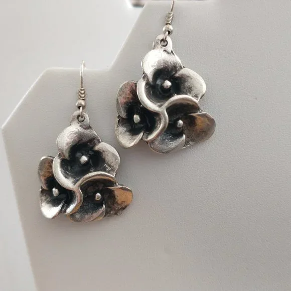 earrings - Picture 3 of 3